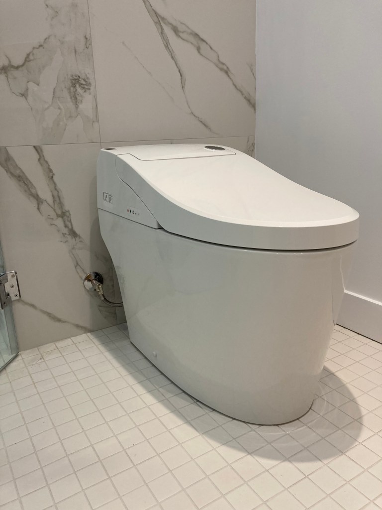 Toilette de luxe, couleur blanc